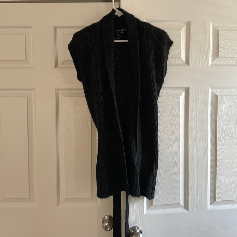 Gap sweater vest with tie